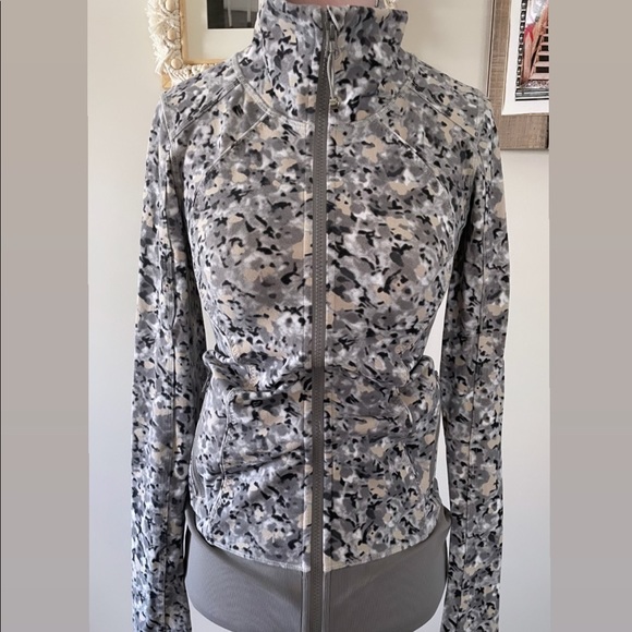 Lulu size 2 - Picture 2 of 5